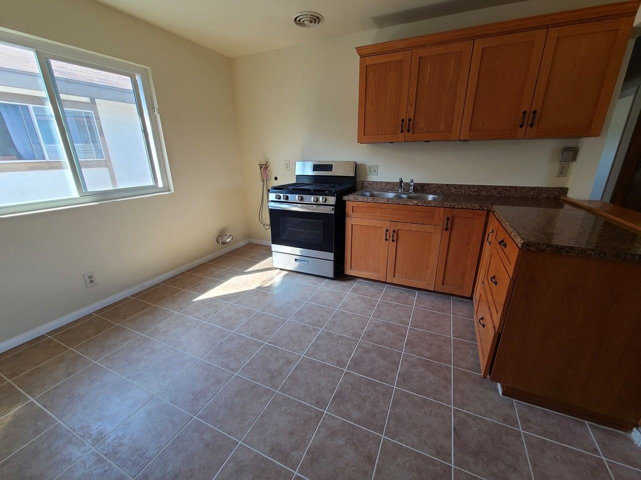 1910 Vassar St #A - Photo 2 of 5