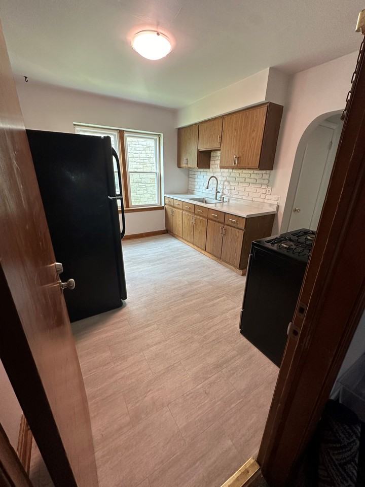 812 S 87th St - Photo 4 of 15