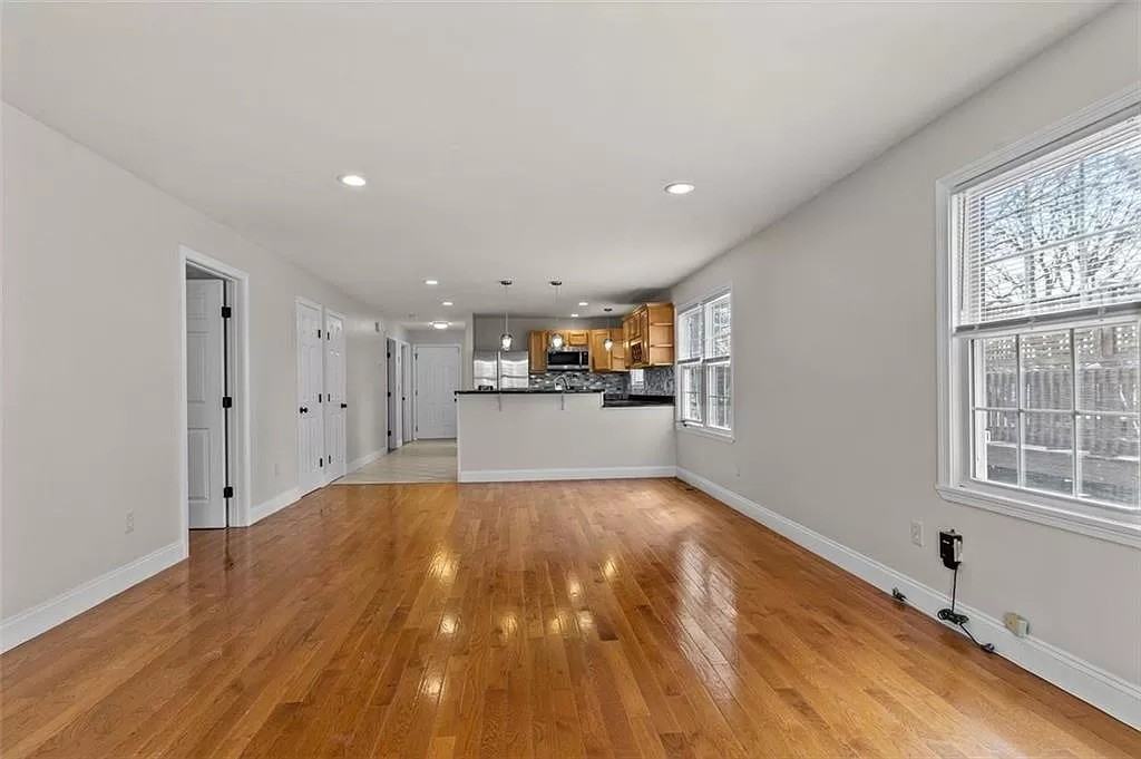 23 Vaughan St #1 - Photo 3 of 6