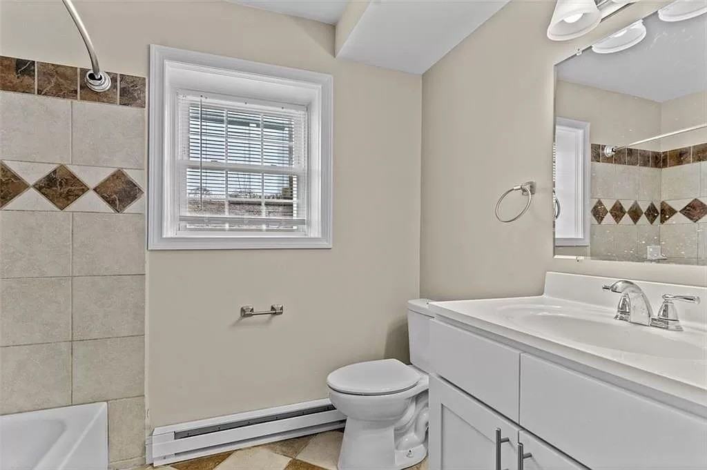 23 Vaughan St #1 - Photo 5 of 6