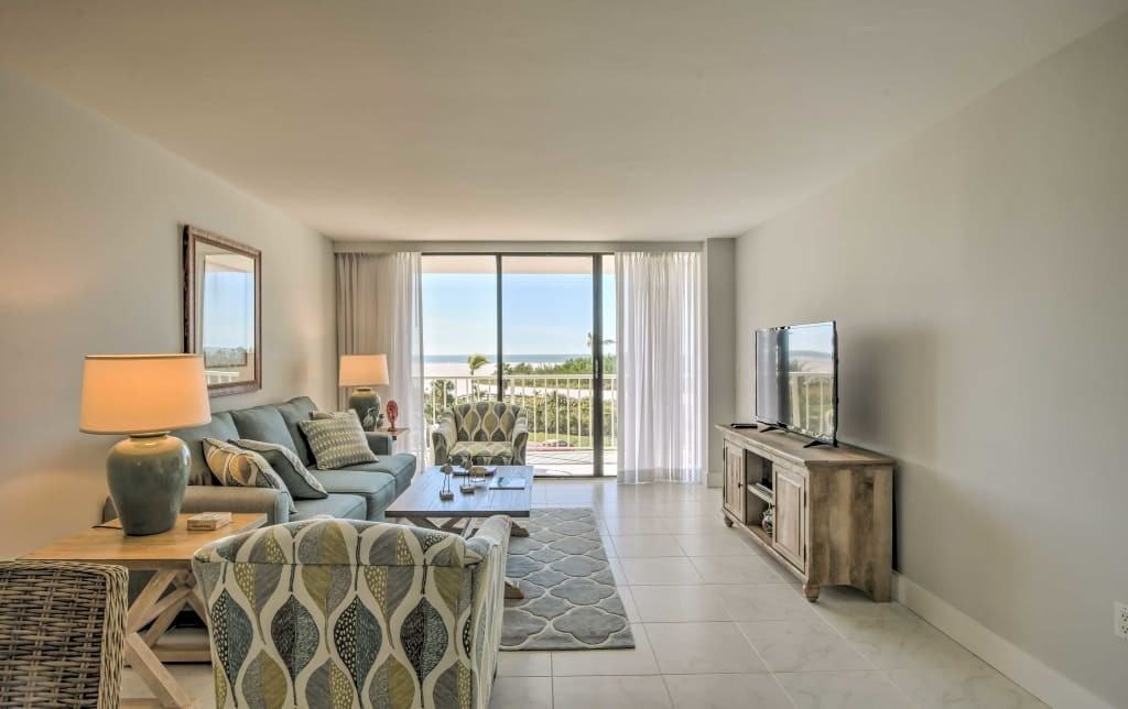 380 Seaview Ct #305 - Photo 2 of 20