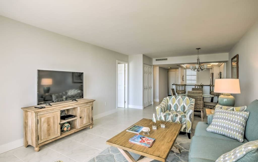 380 Seaview Ct #305 - Photo 4 of 20