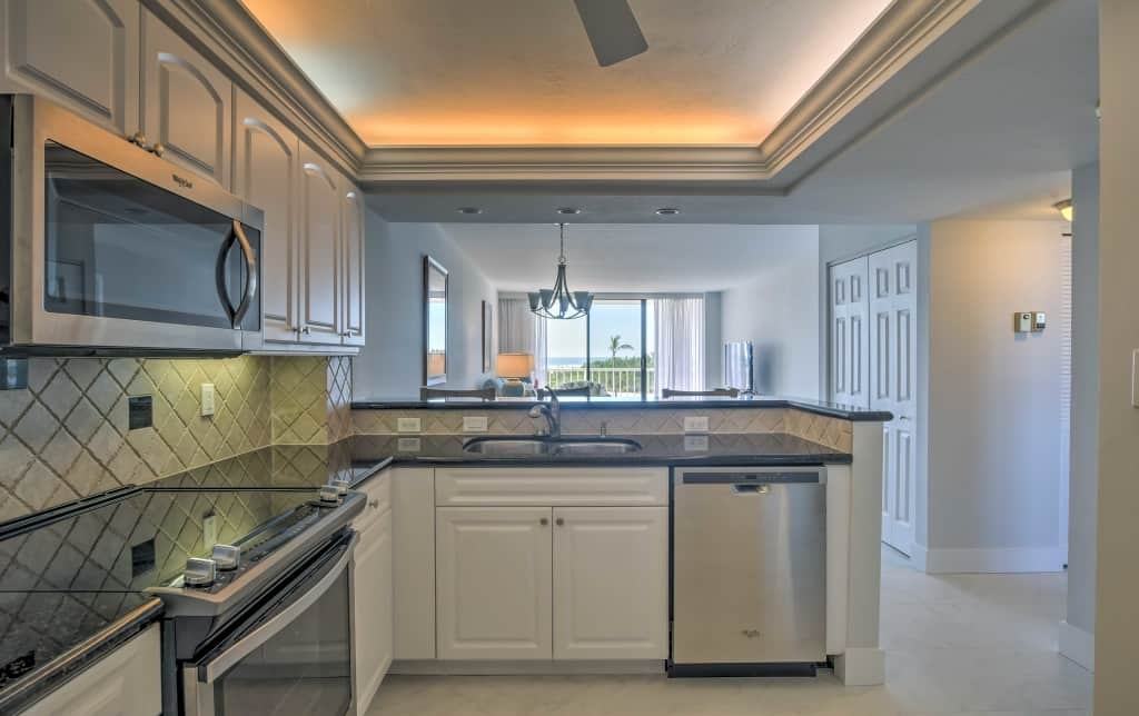 380 Seaview Ct #305 - Photo 5 of 20