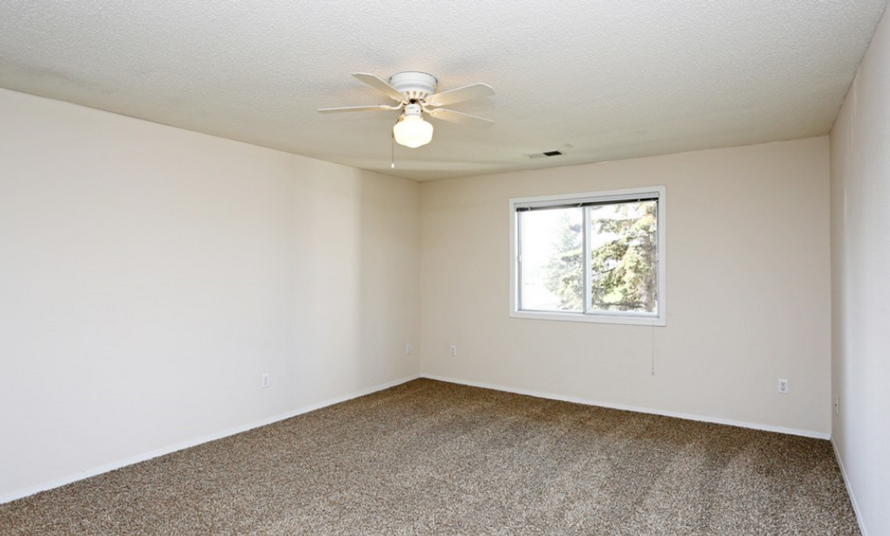 CARRINGTON COURT - Photo 5 of 50