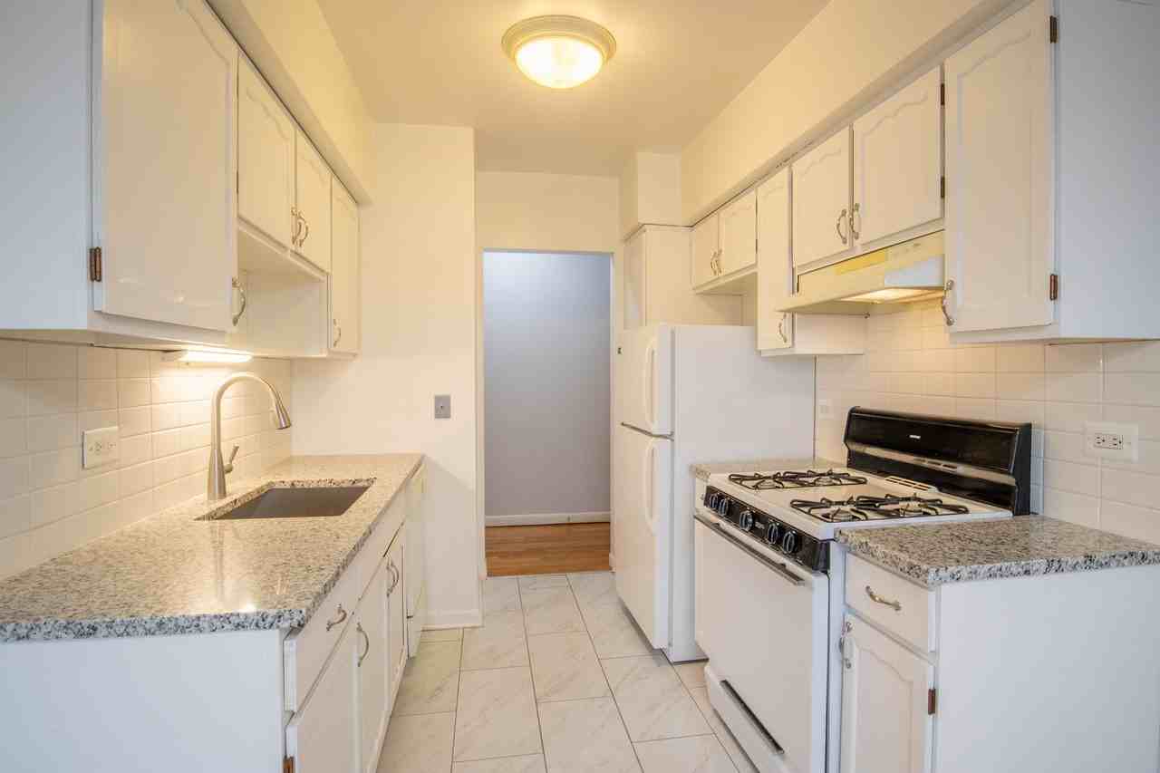 2420-30 W. 183rd Street - Photo 2 of 9