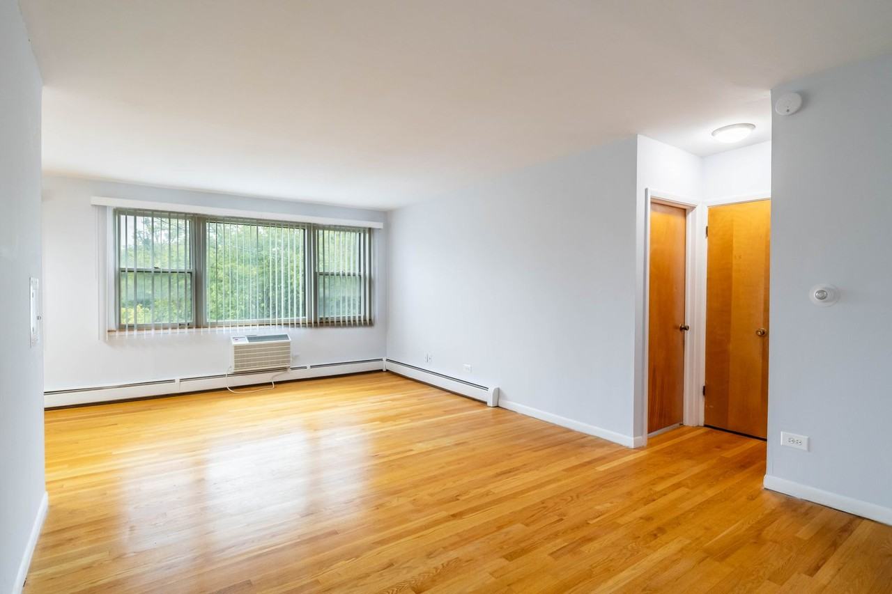2420-30 W. 183rd Street - Photo 5 of 9