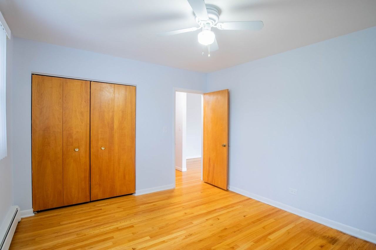 2420-30 W. 183rd Street - Photo 6 of 9