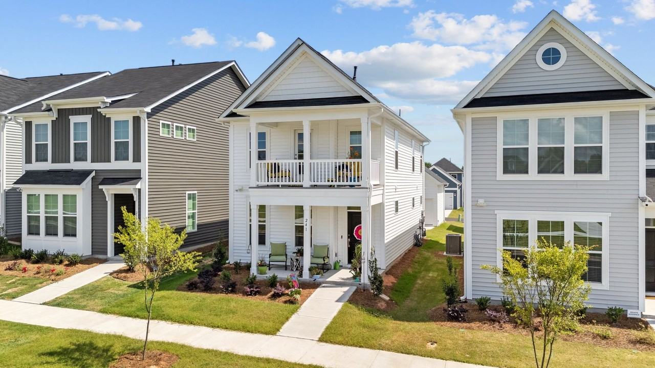 241 Pear Blossom Pkwy - Photo 2 of 28