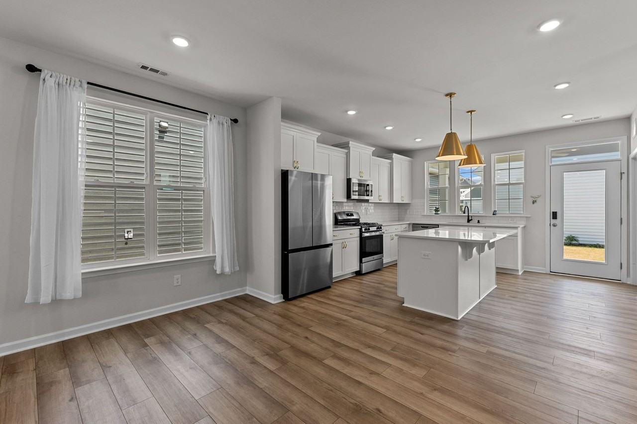 241 Pear Blossom Pkwy - Photo 5 of 28