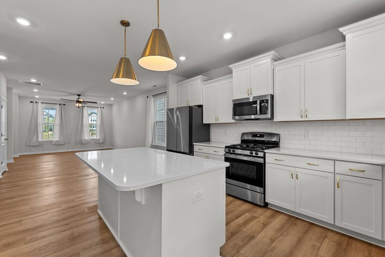 241 Pear Blossom Pkwy - Photo 7 of 28