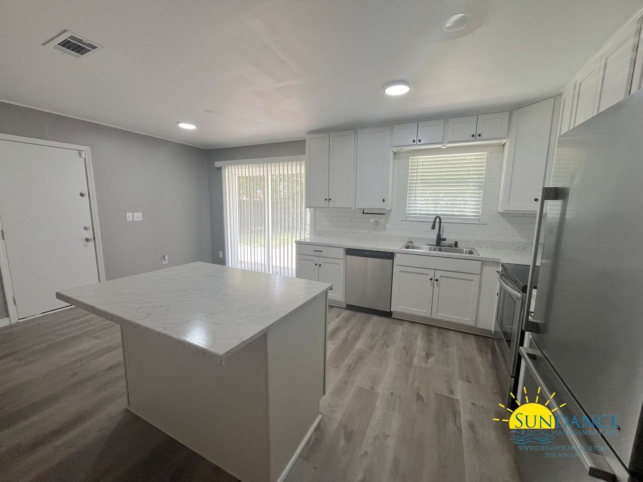 508 Candlewood Ln - Photo 6 of 15