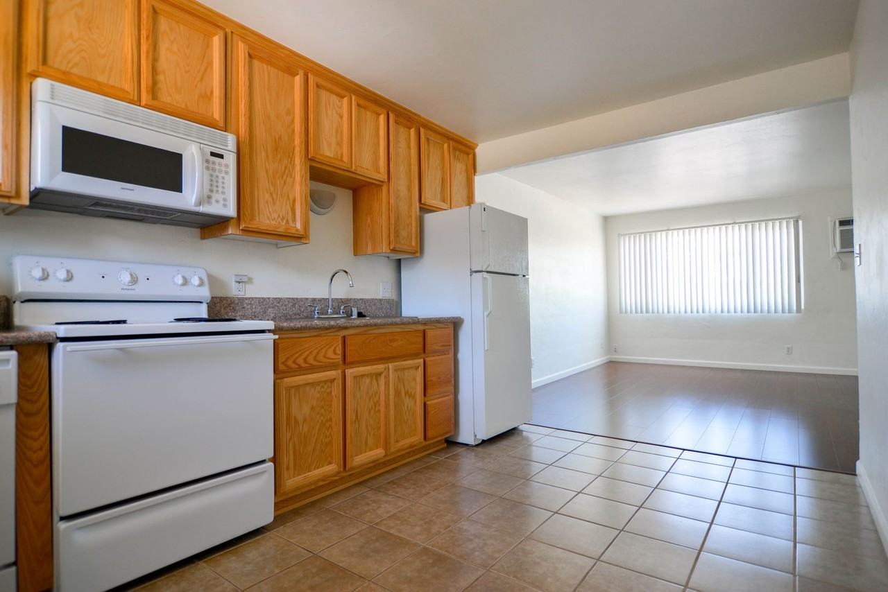 Shasta View Apartments - Photo 2 of 19