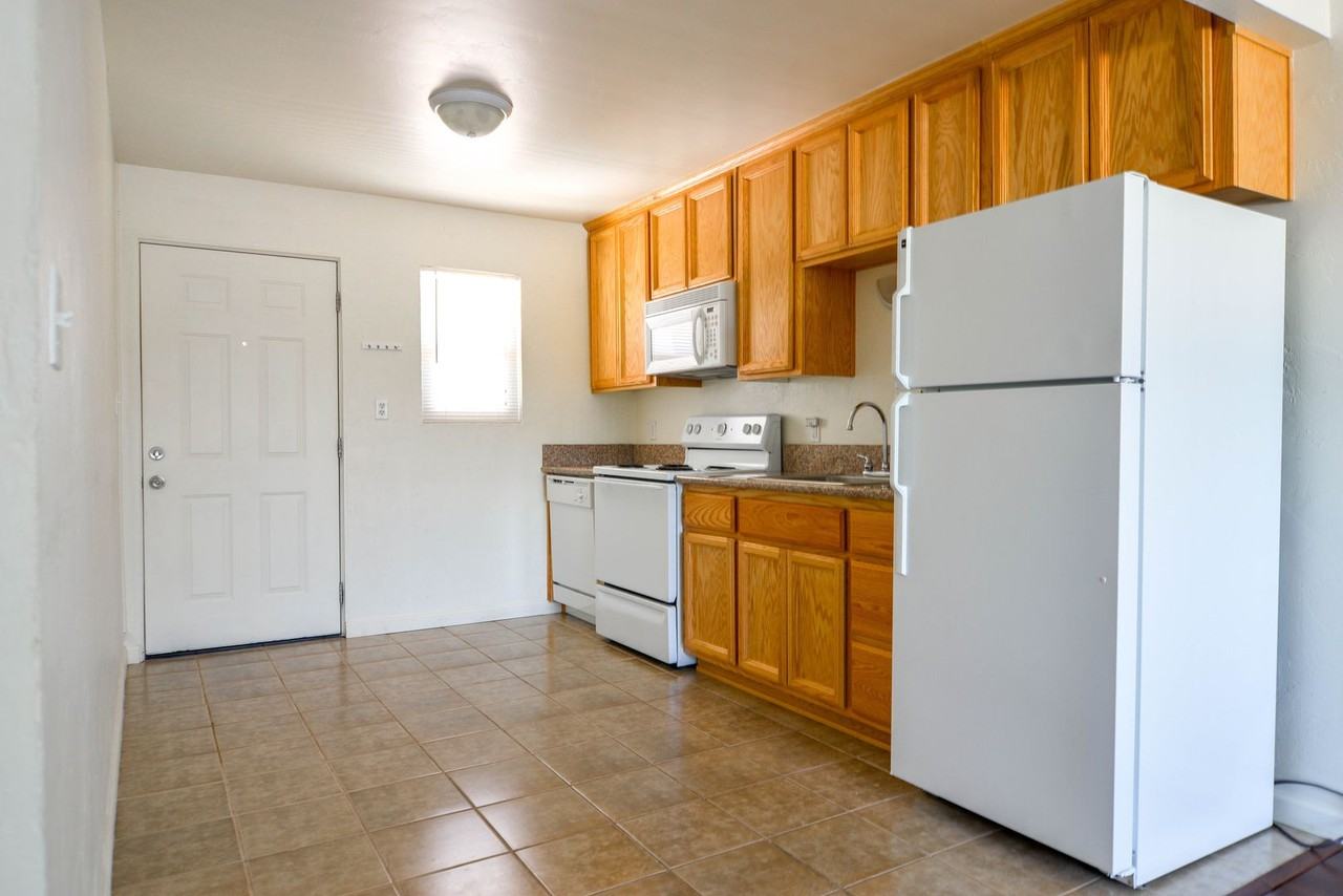 Shasta View Apartments - Photo 3 of 19