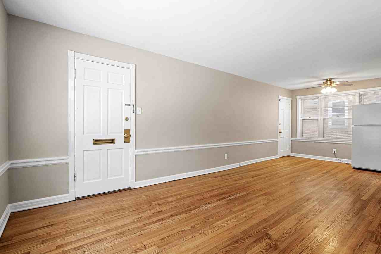6544 Loran Ave - Photo 4 of 23