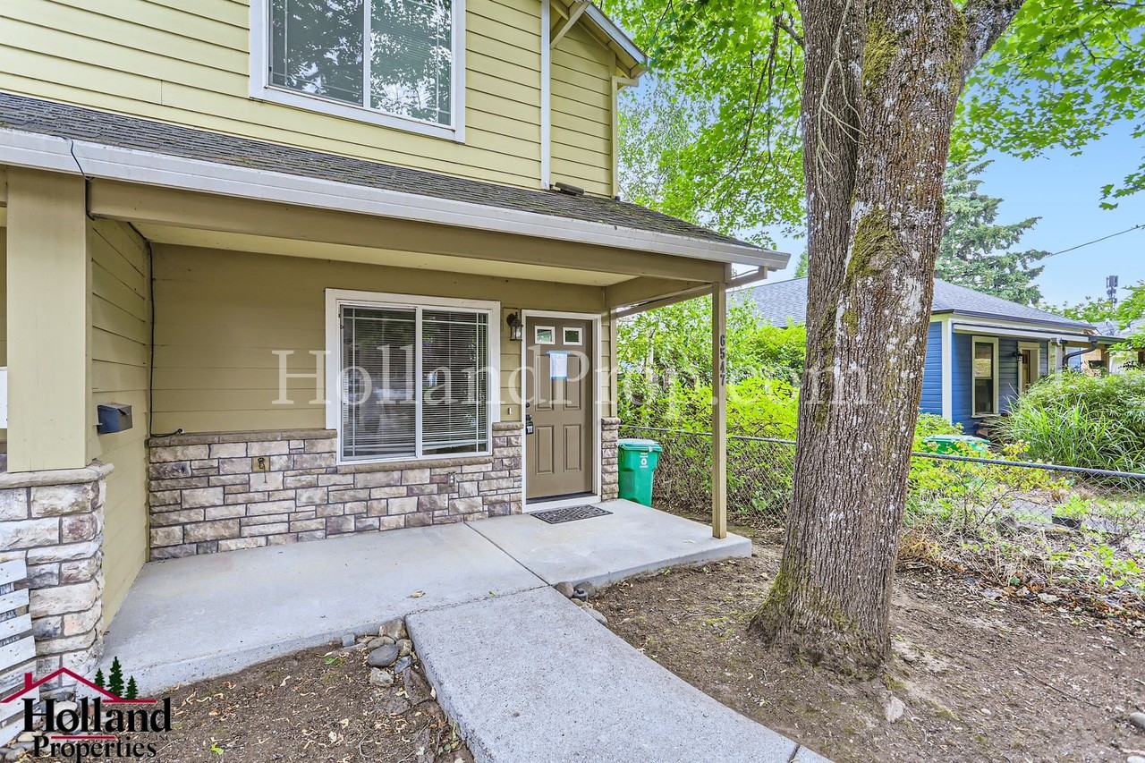 6547 Se Woodstock Blvd - Photo 2 of 32