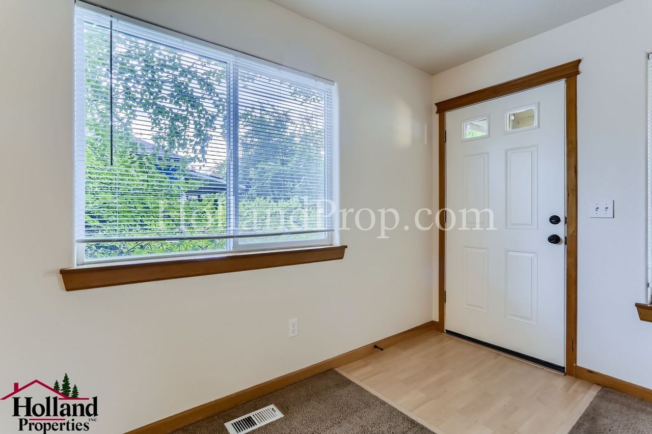 6547 Se Woodstock Blvd - Photo 3 of 32