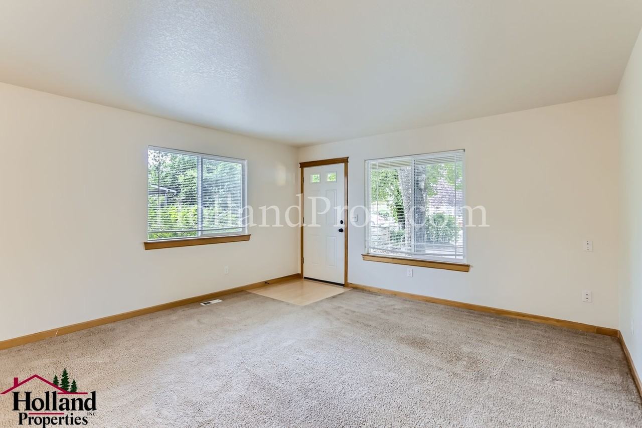 6547 Se Woodstock Blvd - Photo 5 of 32