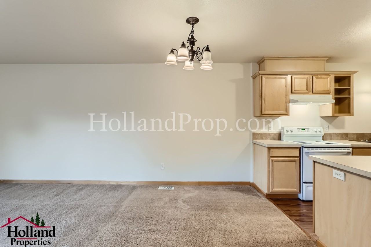 6547 Se Woodstock Blvd - Photo 6 of 32