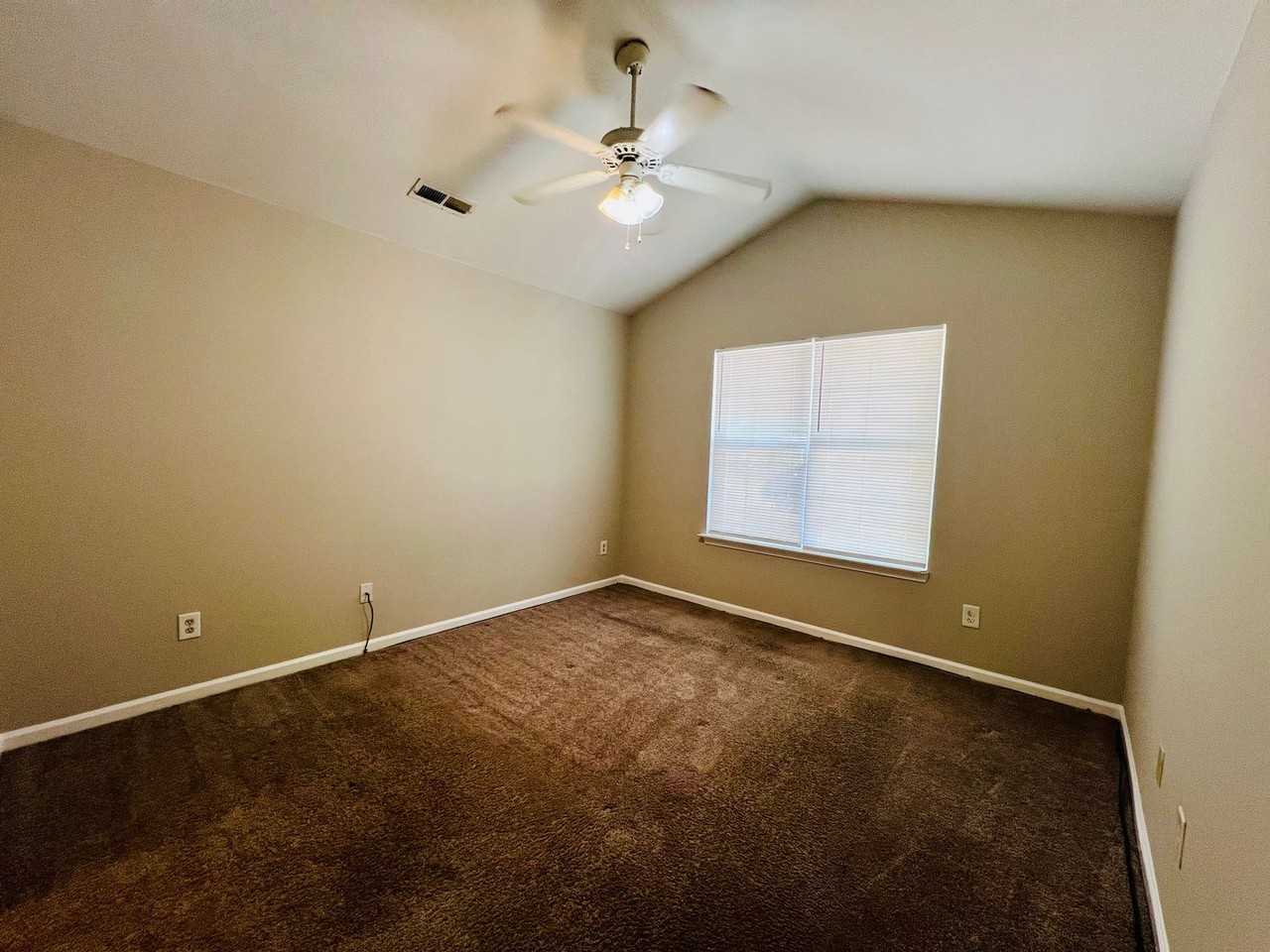 3416 Kelsey Emma Ct - Photo 4 of 17