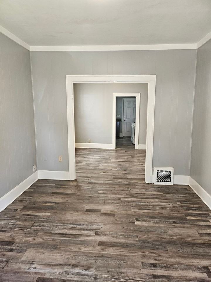 720 E Oregon St - Photo 2 of 7