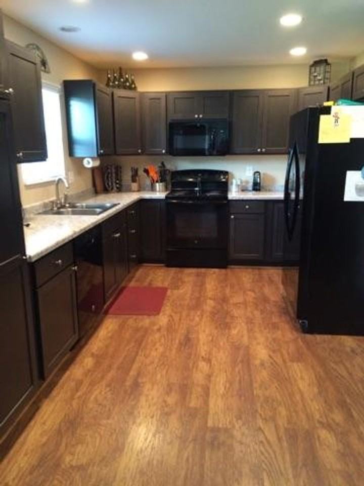 2211 Baker St - Photo 2 of 6