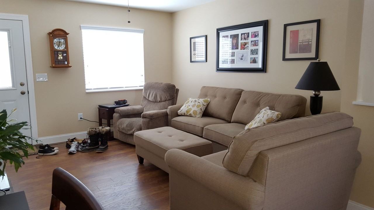 2211 Baker St - Photo 4 of 6