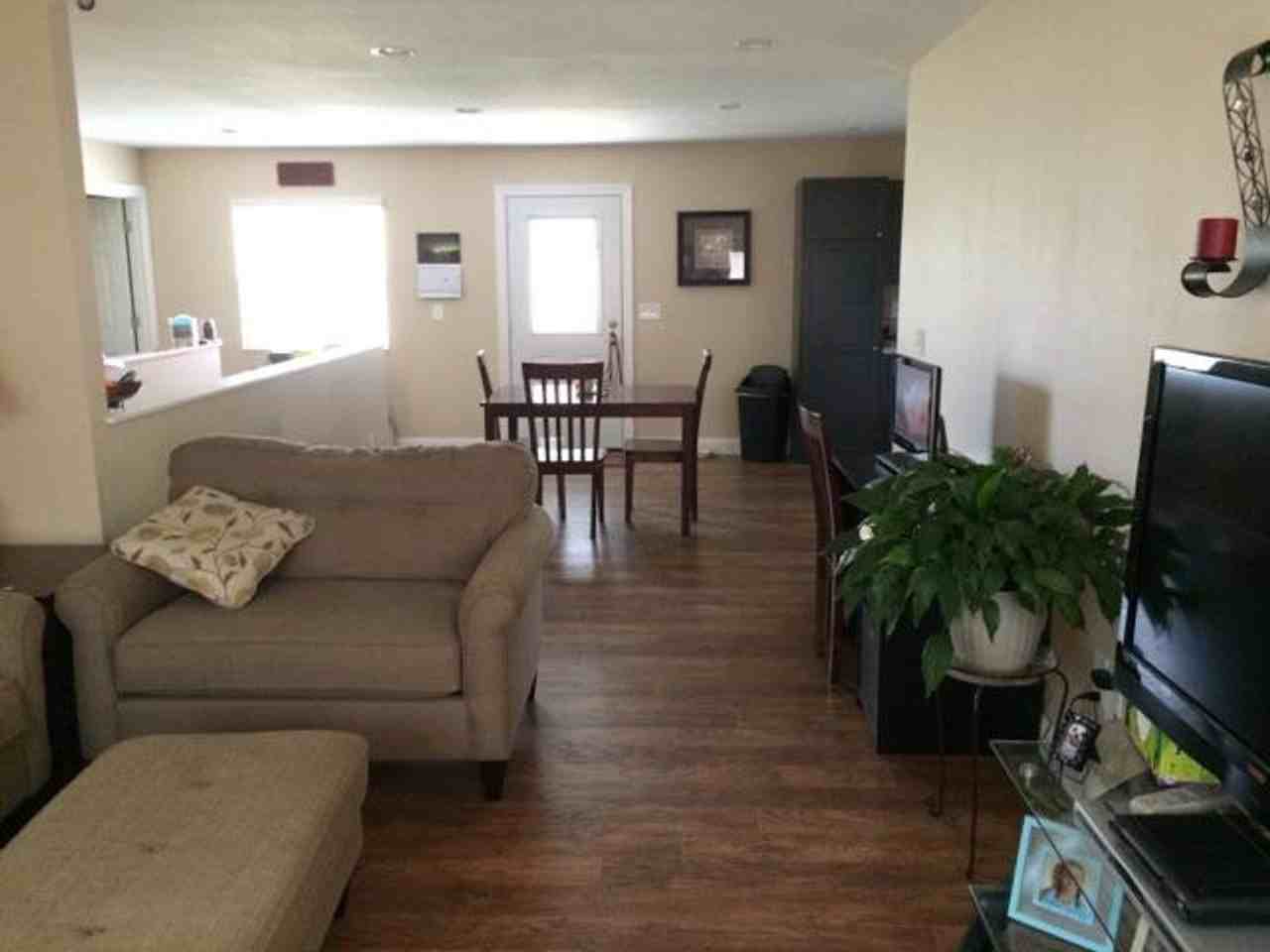 2211 Baker St - Photo 5 of 6