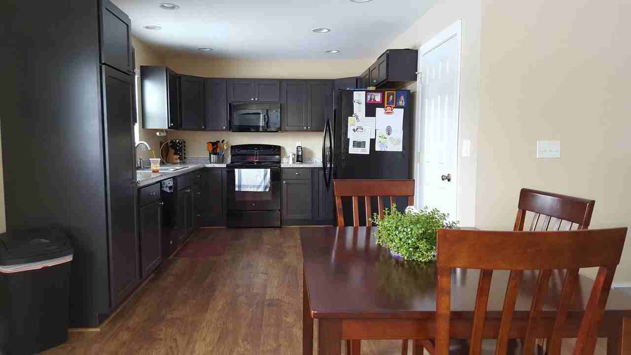 2211 Baker St - Photo 6 of 6