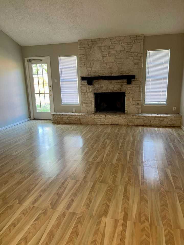 8218 Meadow Forest St - Photo 3 of 15