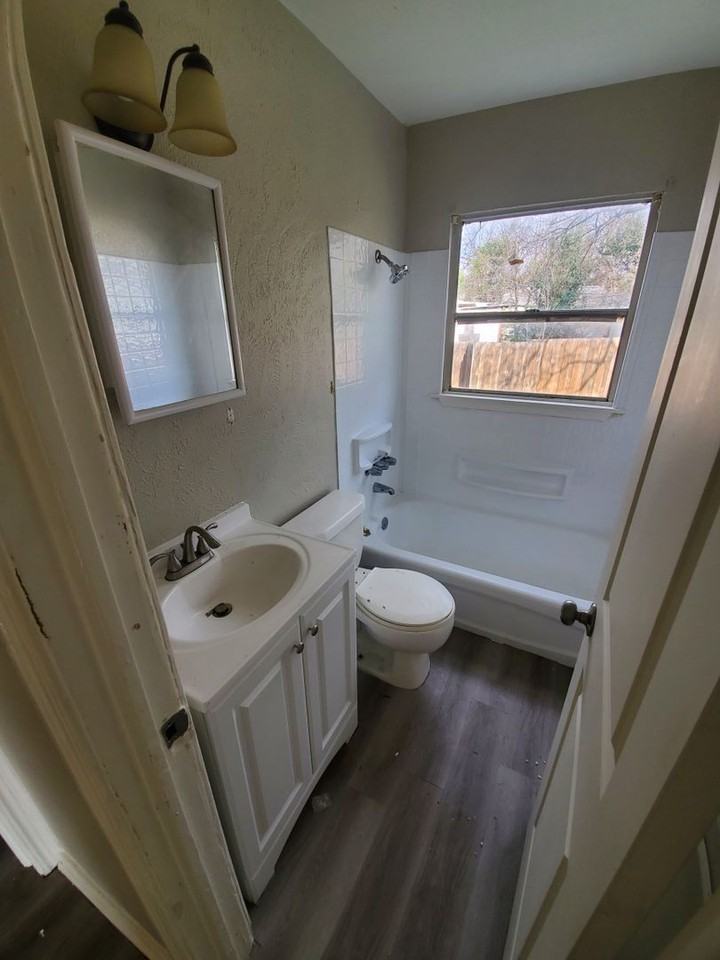 2844 Toluca Ave - Photo 3 of 15