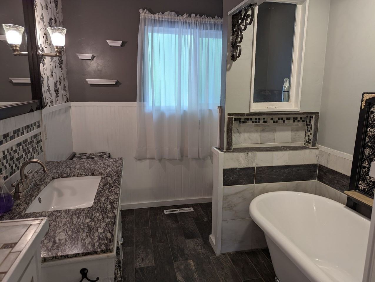 2205 Carol Dr - Photo 3 of 29