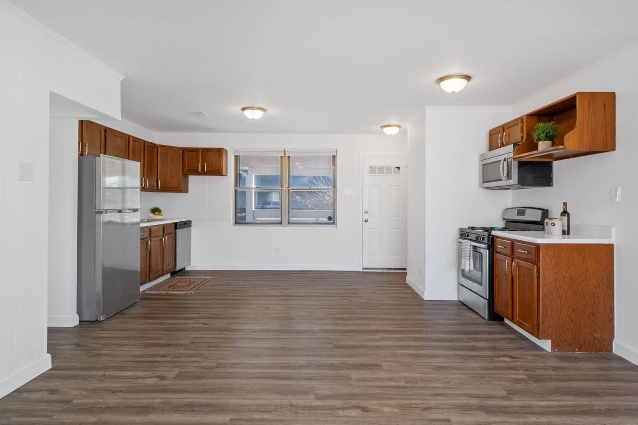 9830 Lanier Dr - Photo 3 of 9