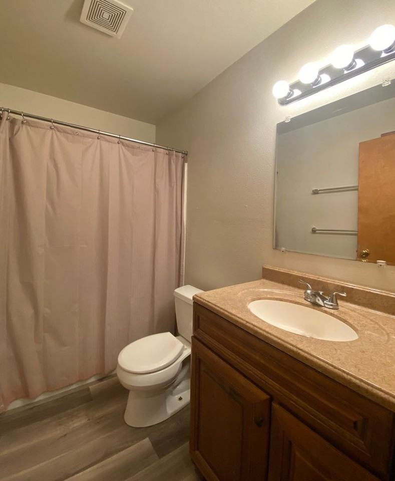 470 N Front St - Photo 3 of 12