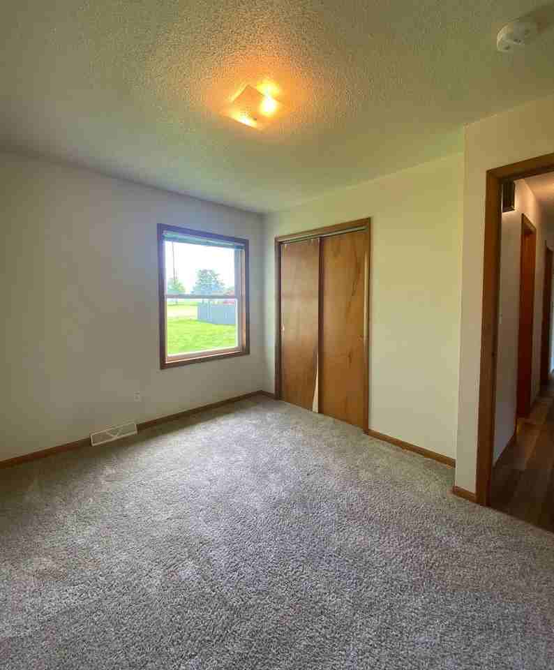 470 N Front St - Photo 4 of 12