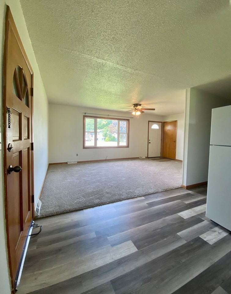 470 N Front St - Photo 6 of 12