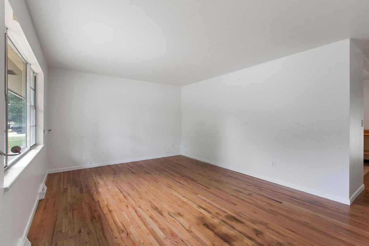 2716 Meadowlark Ave - Photo 5 of 38