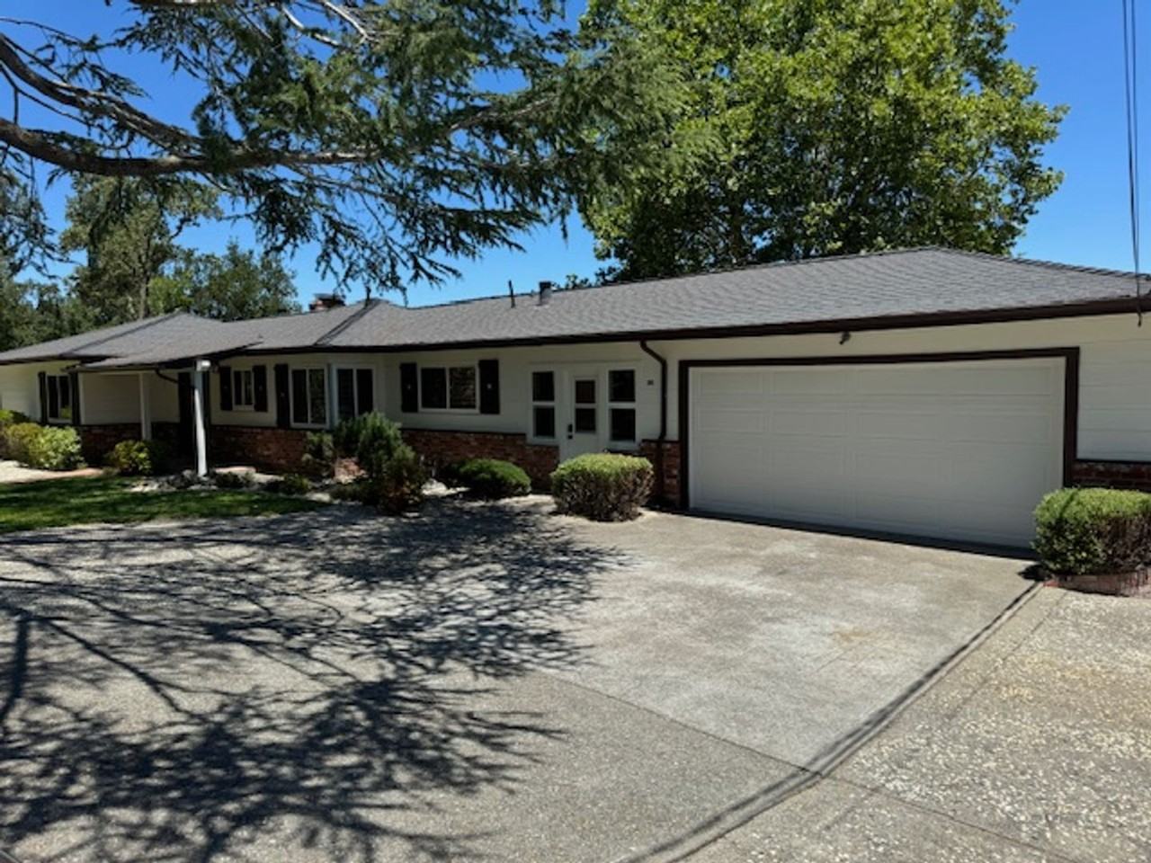 20 Crest Ct - Photo 2 of 26