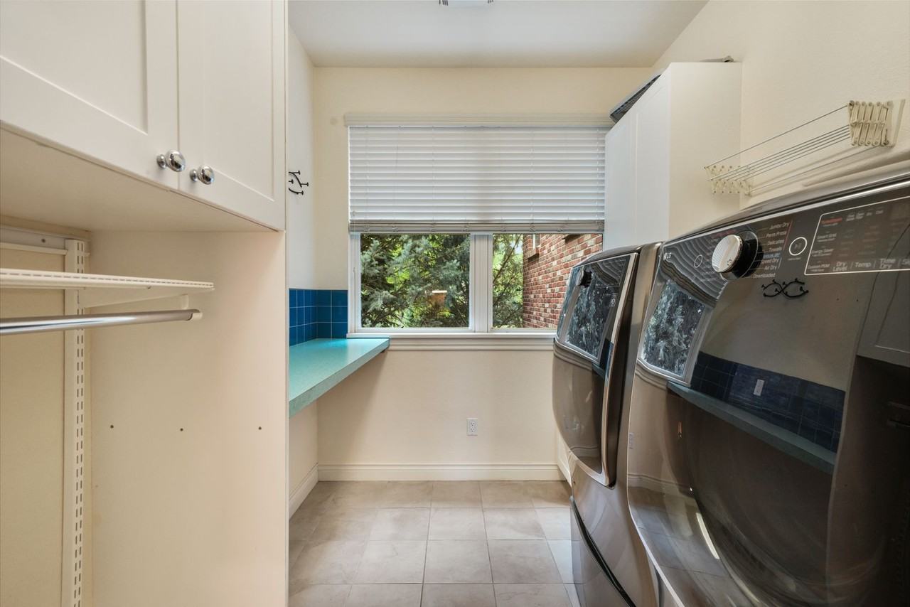 8094 E Bayaud Ave - Photo 3 of 44