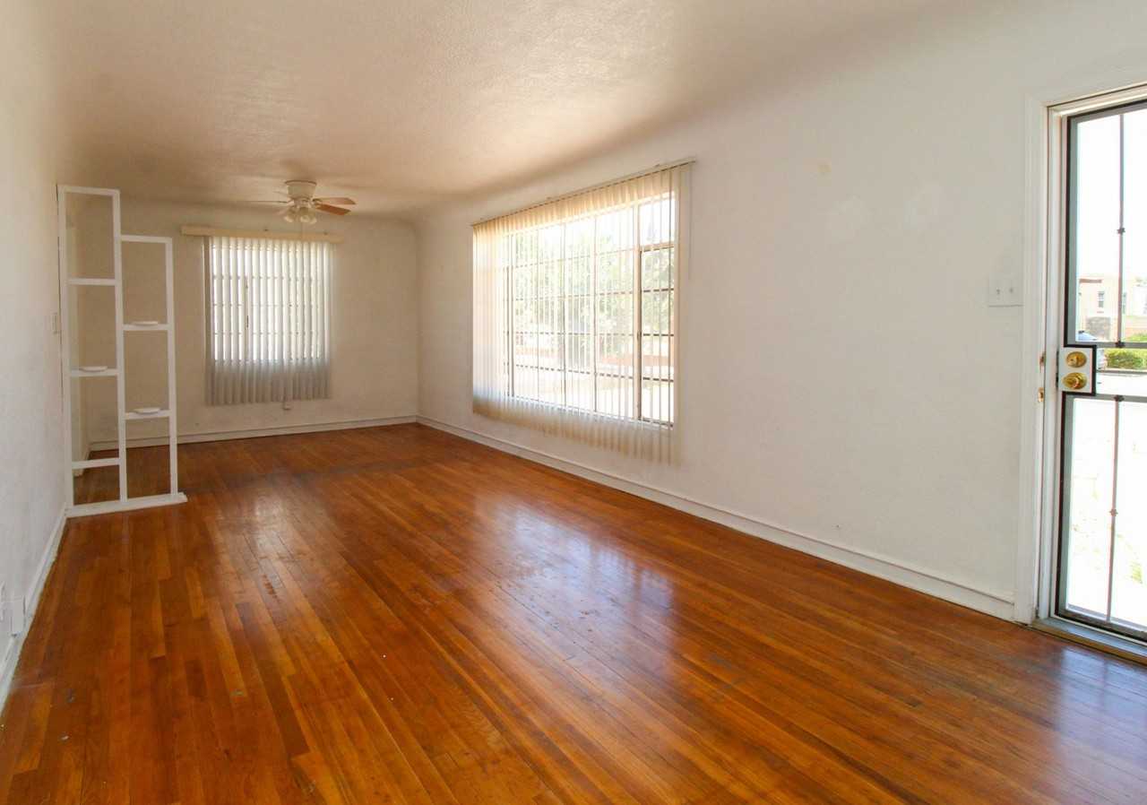 601 Regan Dr - Photo 2 of 11