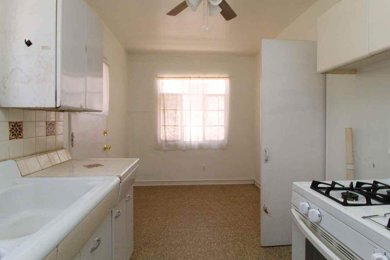 601 Regan Dr - Photo 3 of 11