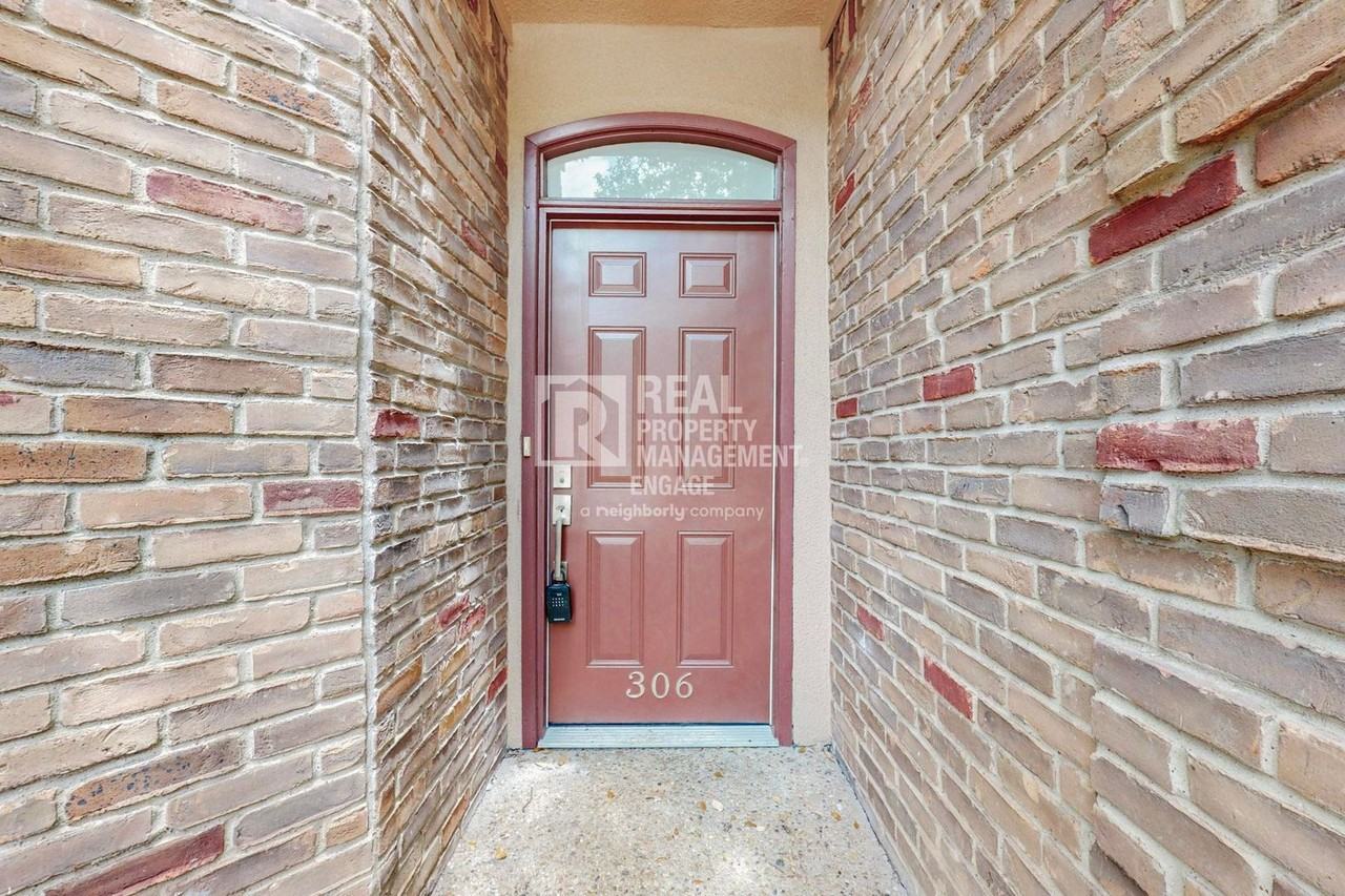 4307 Gilbert Ave - Photo 4 of 36
