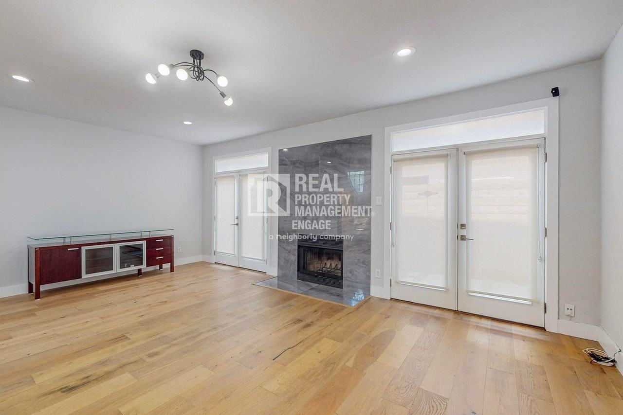 4307 Gilbert Ave - Photo 5 of 36