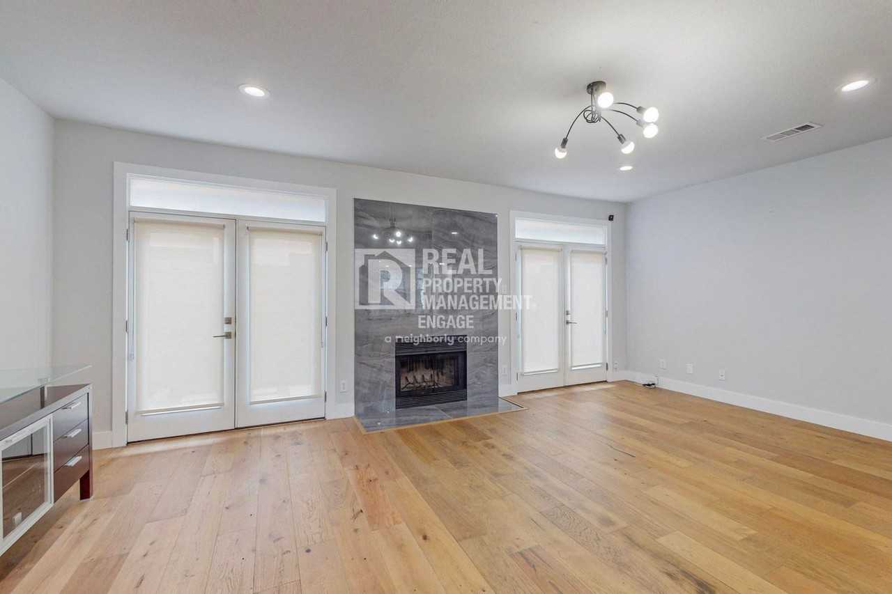 4307 Gilbert Ave - Photo 6 of 36