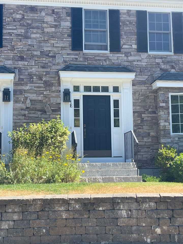 1 Sawyer Ln - Photo 2 of 50