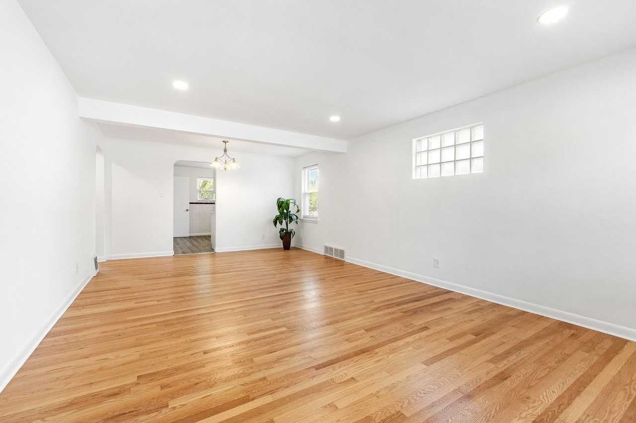 9028 Stansberry Ave - Photo 3 of 10