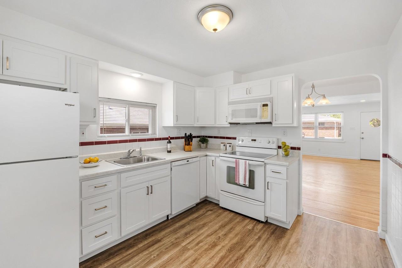 9028 Stansberry Ave - Photo 4 of 10