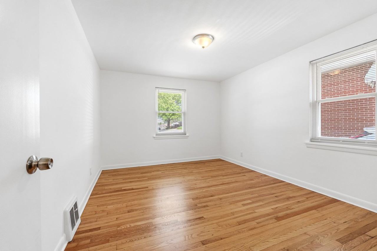 9028 Stansberry Ave - Photo 7 of 10