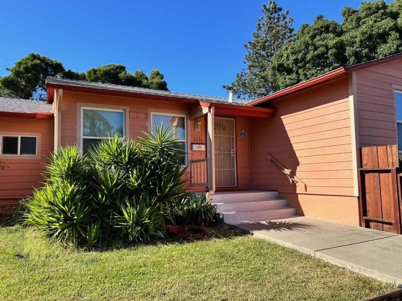 2230 Redwood St - Photo 2 of 23