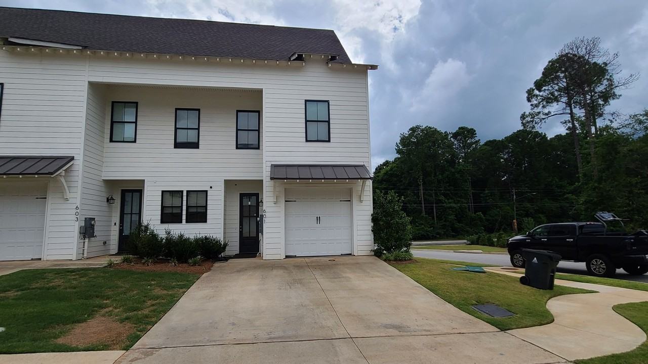 601 Cameron Ct - Photo 3 of 28