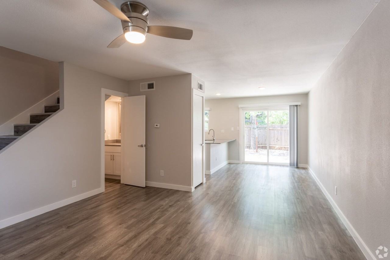 Muller Square - Photo 3 of 9